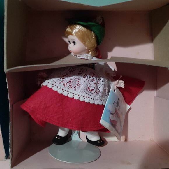 Madame Alexander 8" Dolls: Switzerland #594, Ireland #578 - Picture 3 of 4